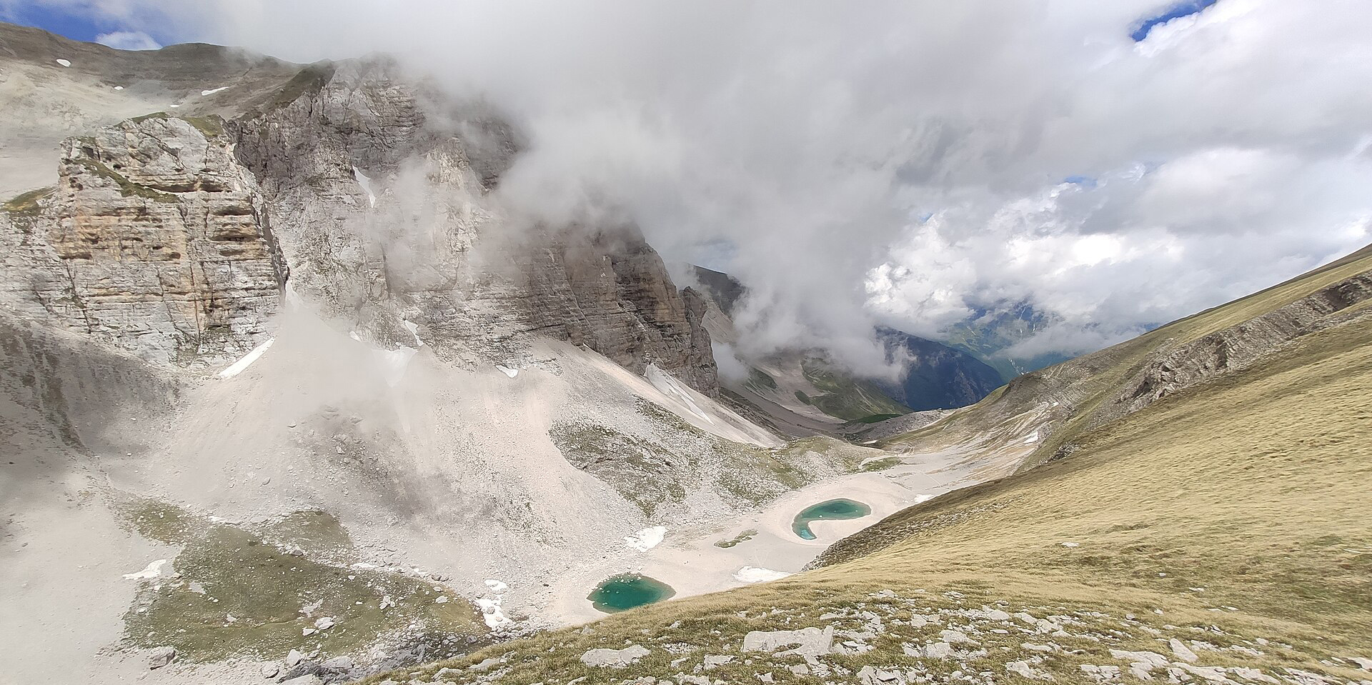 Lago_di_Pilato_primavera_2020.jpg