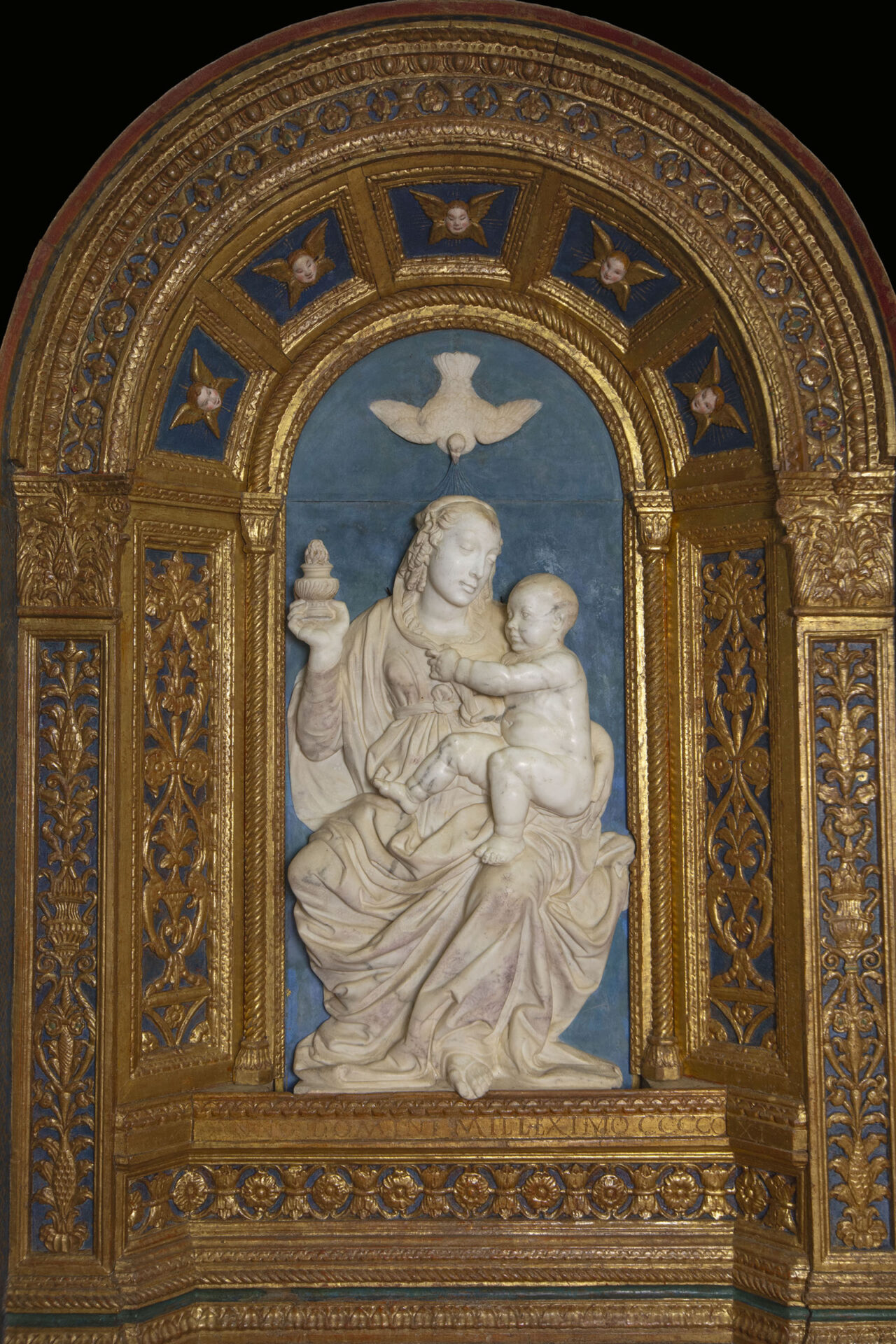 Francesco di Simone Ferrucci e Giovan Battista da Norcia, Madonna col Bambino e angeli, 1511, scultura in entro tabernacolo in legno intagliato, dorato e dipinto